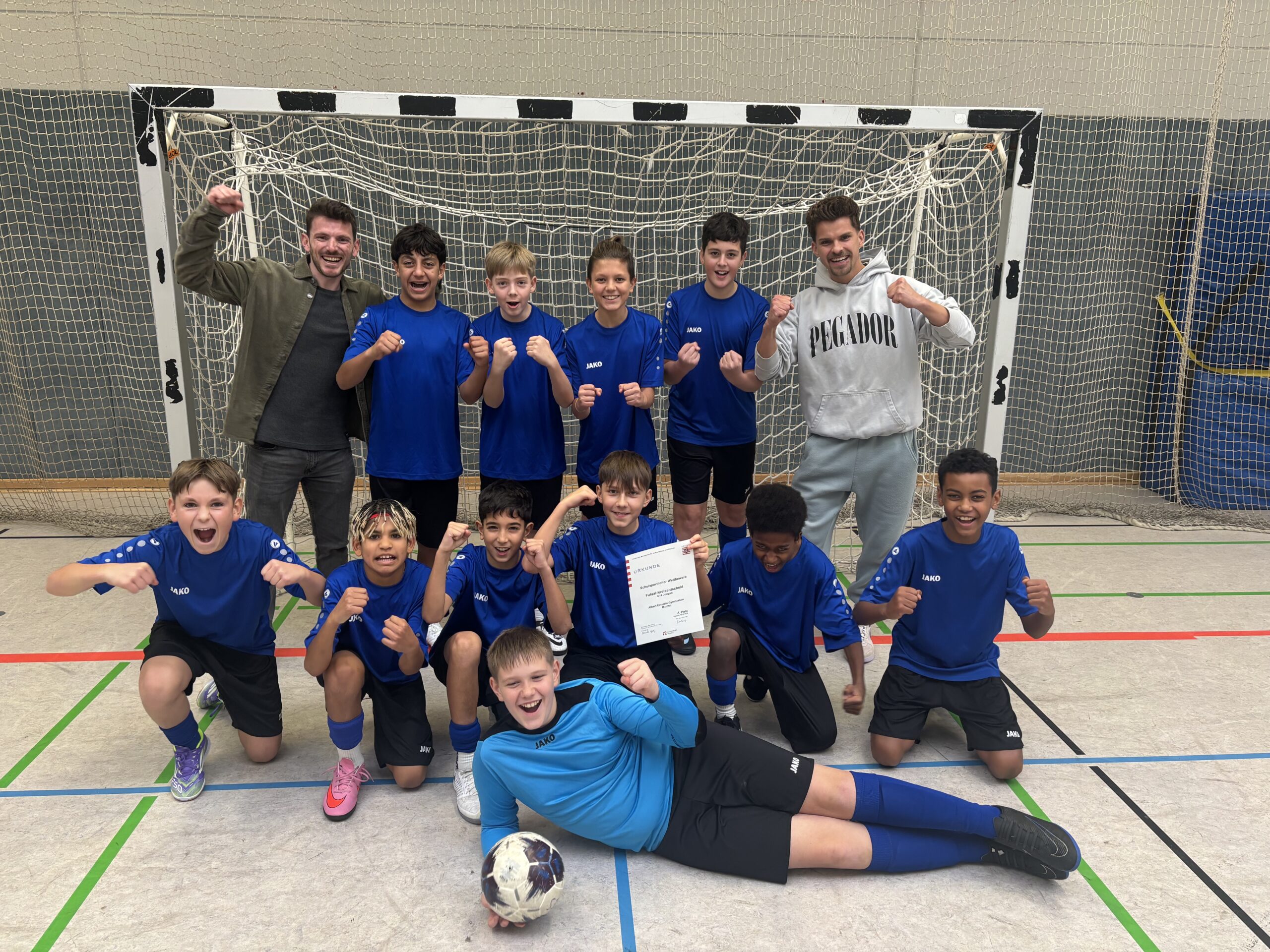 Albert-Einstein-Gymnasium verteidigt erfolgreich den Titel bei der Futsal-Kreismeisterschaft