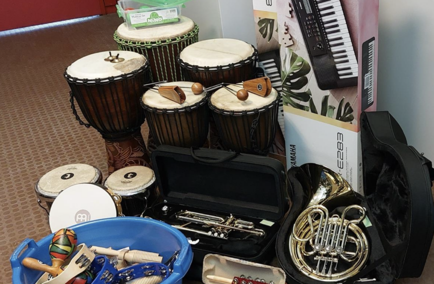 Förderverein unterstützt die Fachschaft Musik durch Anschaffung von Instrumenten