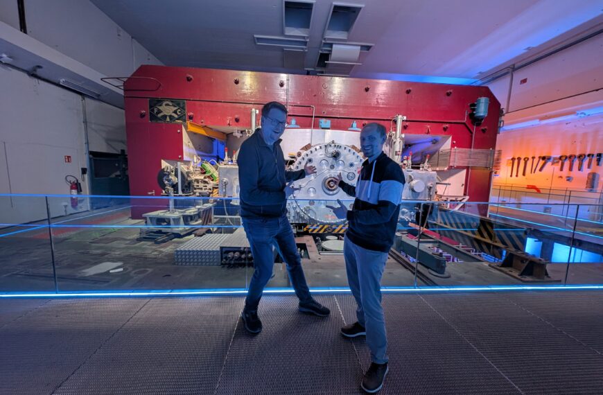 Zwei Physiklehrer des Albert-Einstein-Gymnasiums zur Fortbildung am CERN